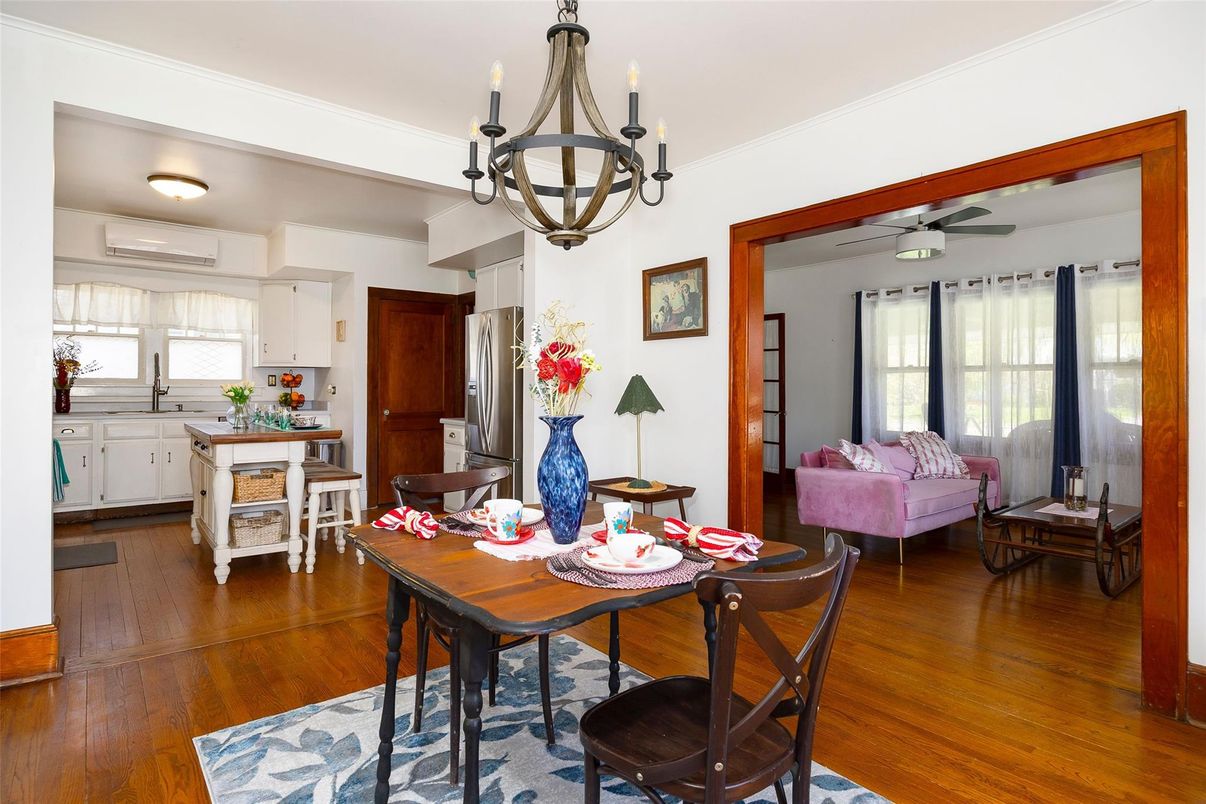 Chandelier, Dining room, Interior, Kitchen, Living room, Wood Texture Flooring