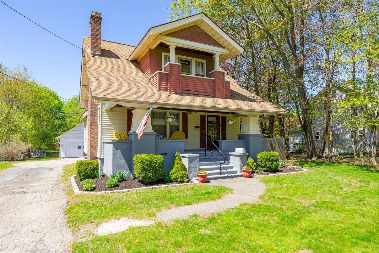 Exterior, Facade, Queen Anne Victorian