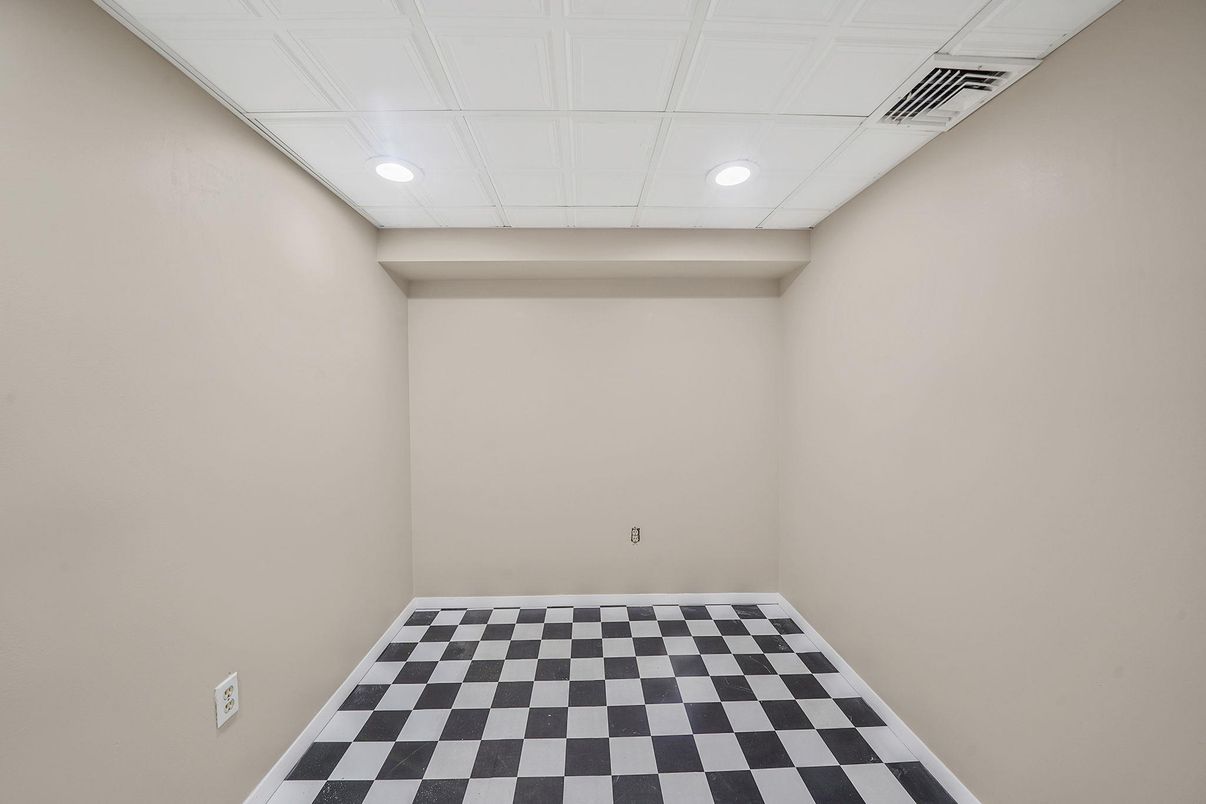 Empty room, Interior, Recessed Lighting