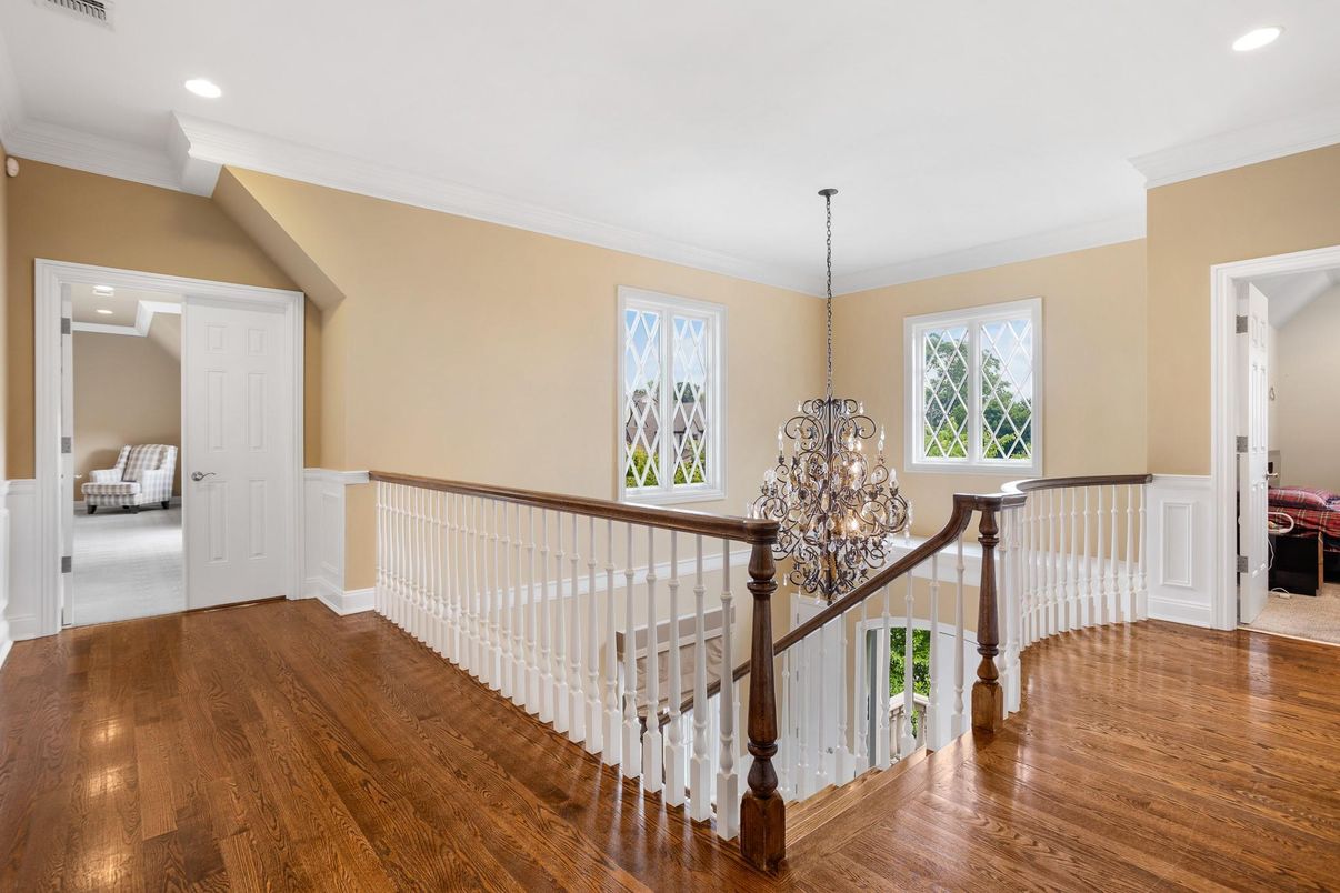 Interior, Pendant Lights, Recessed Lighting, Wood Texture Flooring