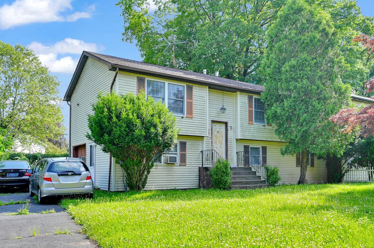 Attached, Exterior, Facade, Raised Ranch