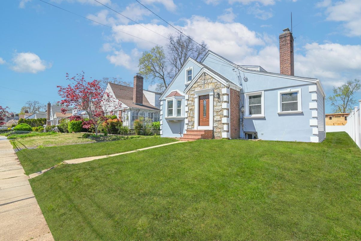 Backyard, Exterior, Facade, Cape Cod