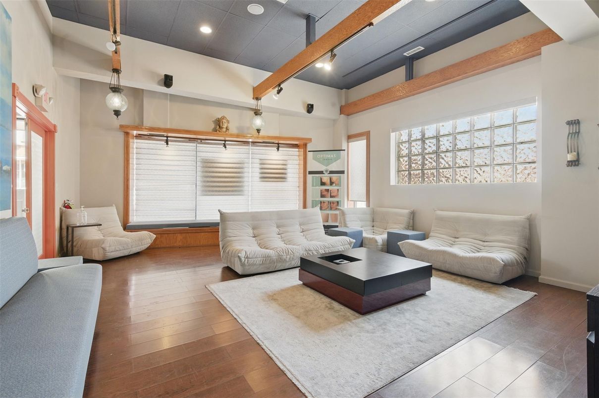 Interior, Living room, Pendant Lights, Recessed Lighting, Wood Texture Flooring