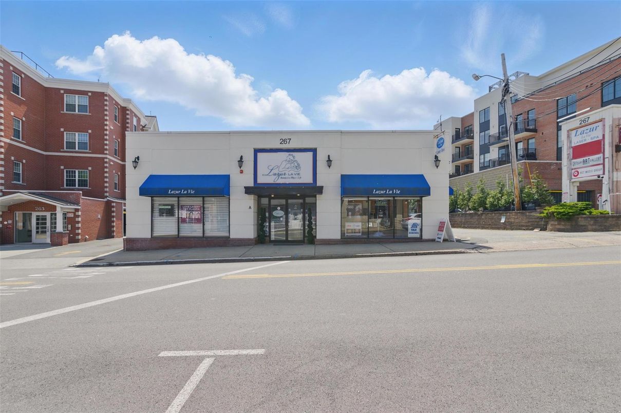 Exterior, Facade, Condo Building