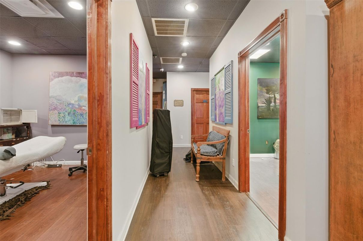 Interior, Recessed Lighting, Wood Texture Flooring