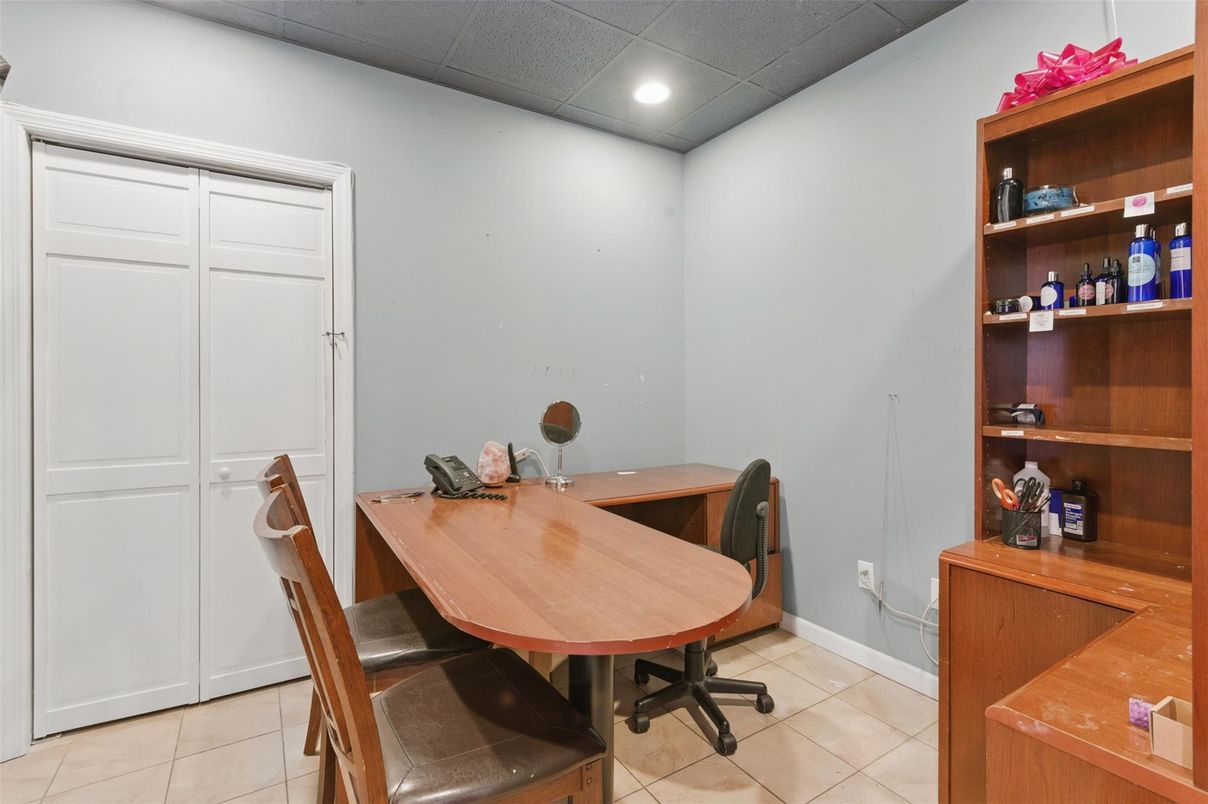 Dining room, Interior, Recessed Lighting
