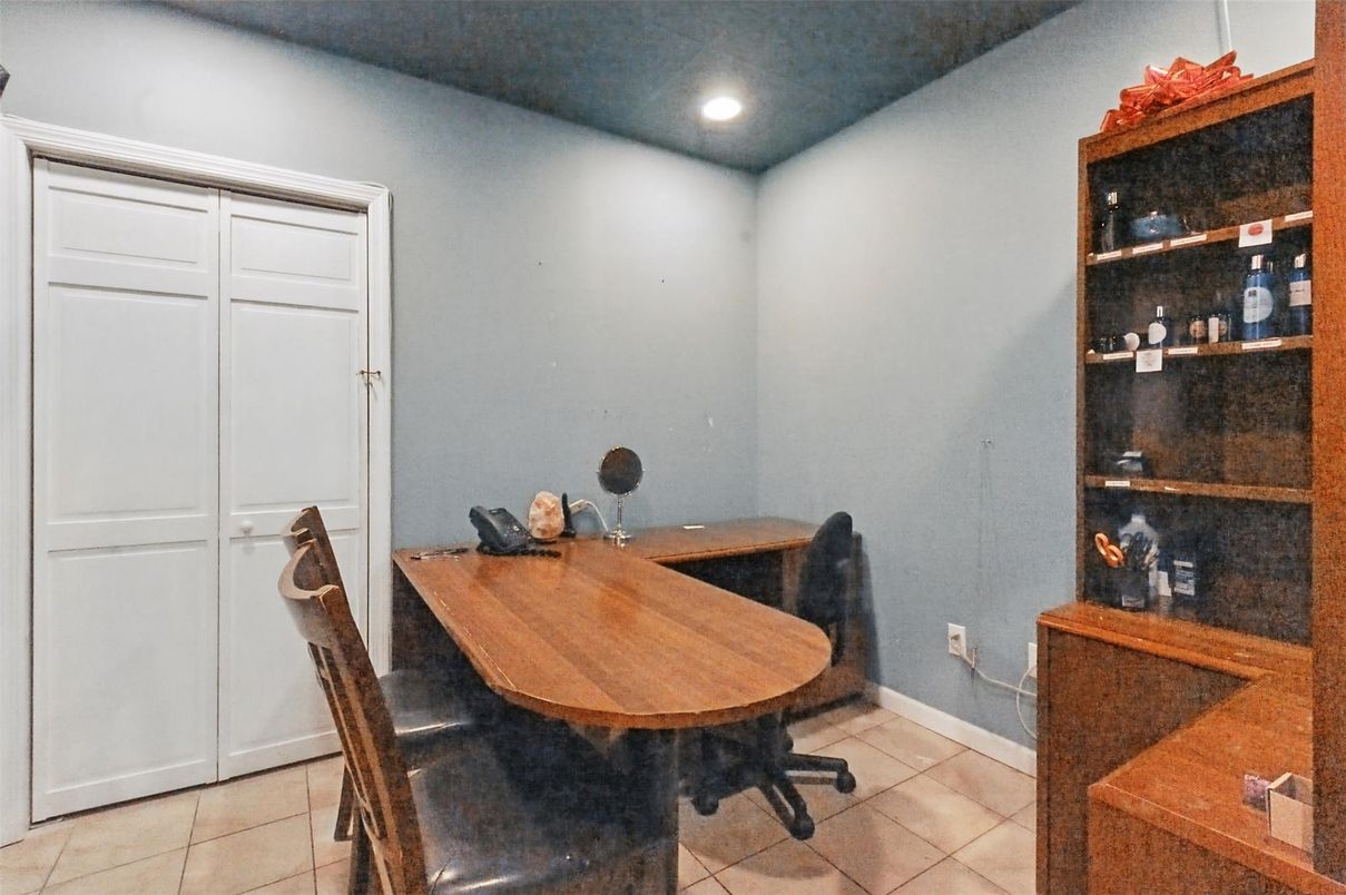 Dining room, Interior, Recessed Lighting