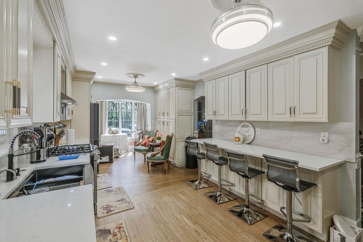 Interior, Kitchen, Living room, Pendant Lights, Recessed Lighting, Wood Texture Flooring