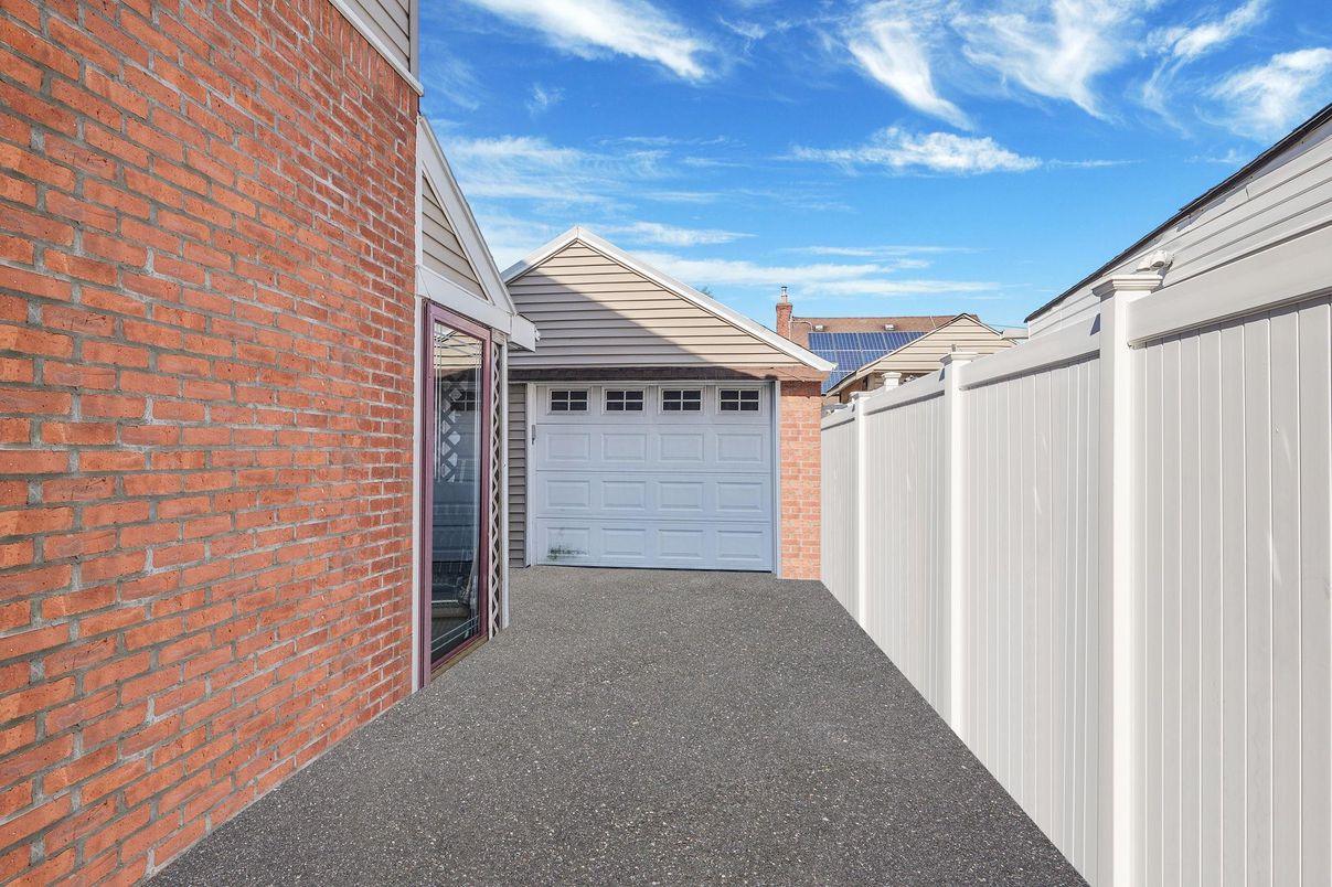 Detached Garage, Exterior