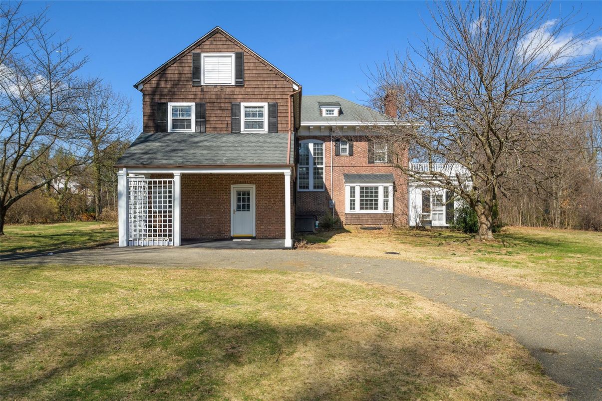 Exterior, Facade, Brick Facade, Split Level