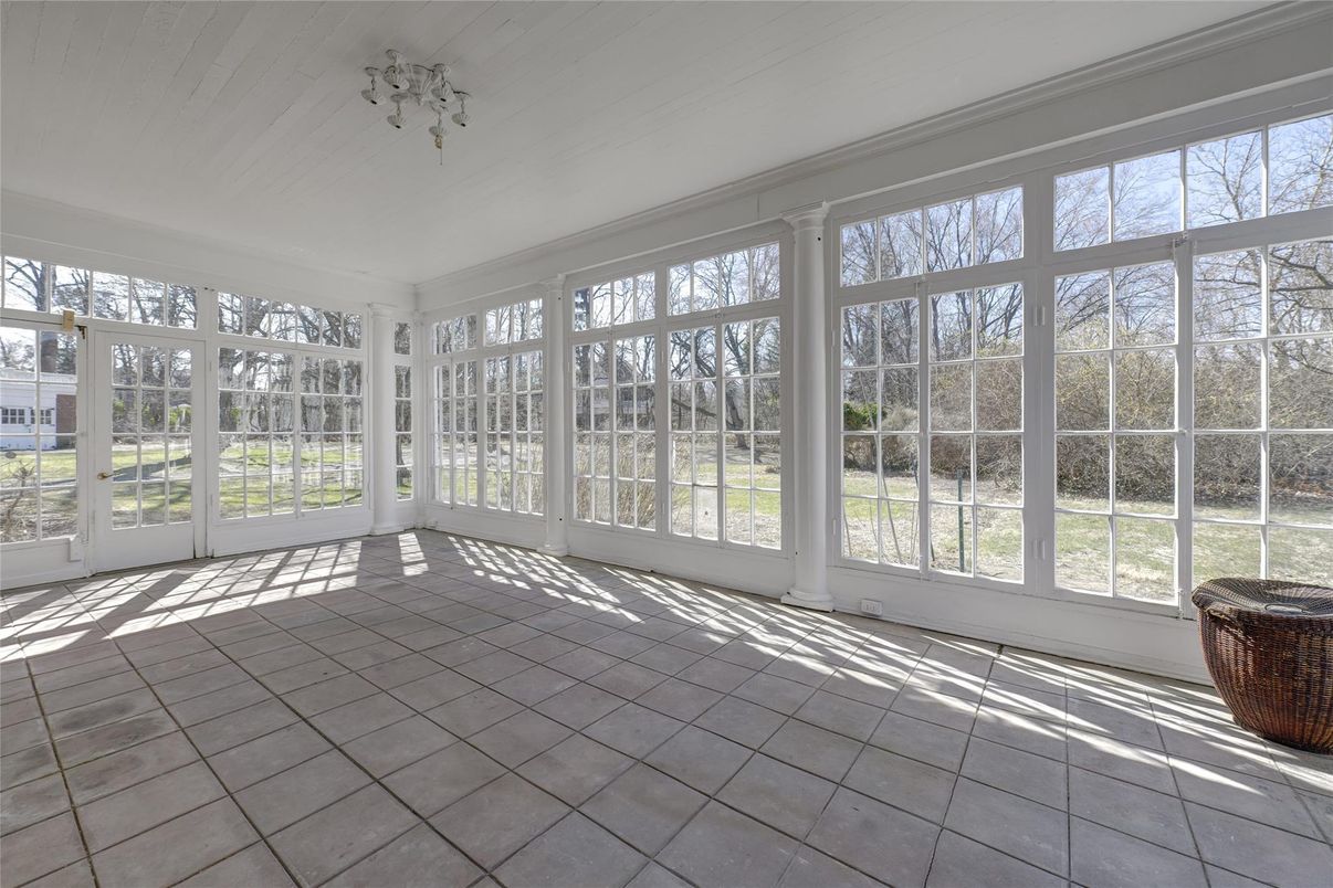 Empty room, Interior, Sun Room