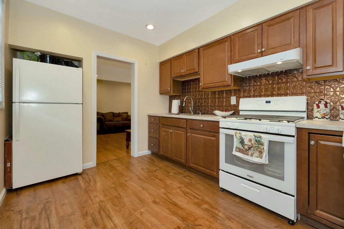 Interior, Kitchen, Recessed Lighting, Wood Texture Flooring