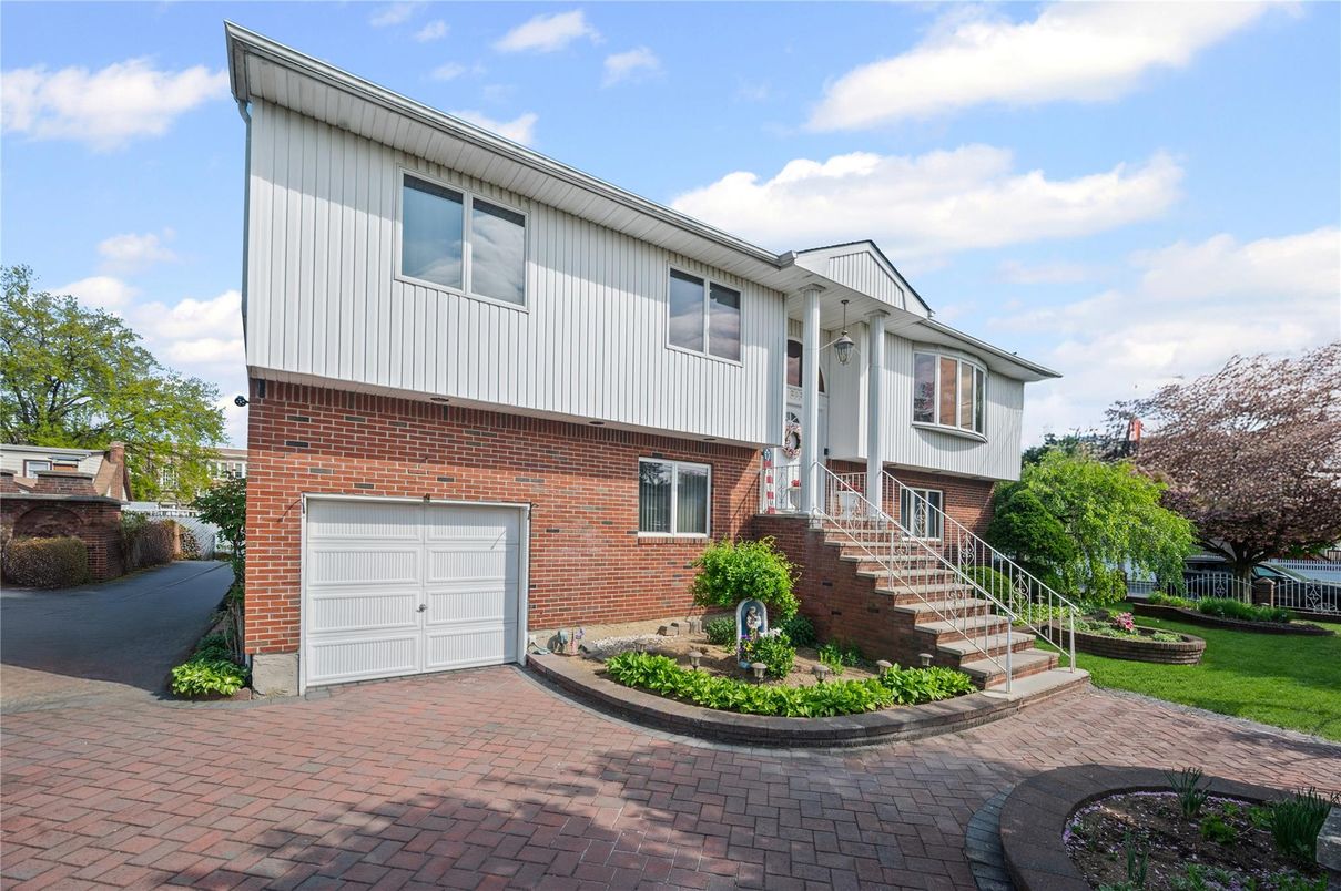 Attached, Exterior, Facade, Brick Facade, Raised Ranch