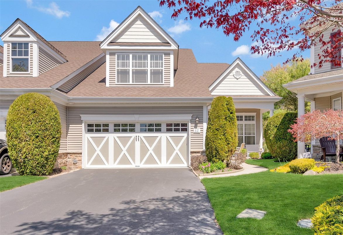 Attached, Exterior, Facade, Cape Cod