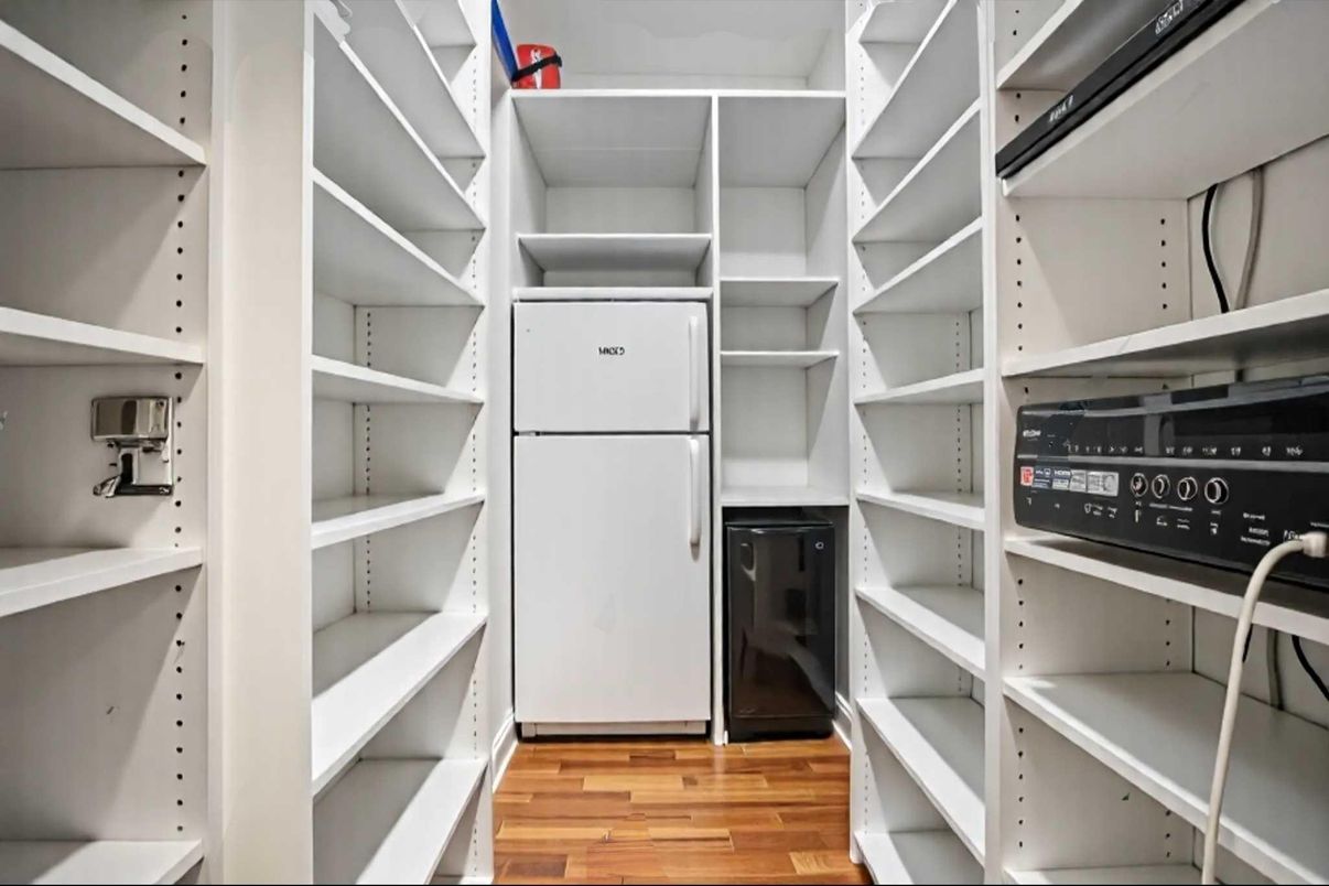 Interior, Walk-in Closets, Wood Texture Flooring