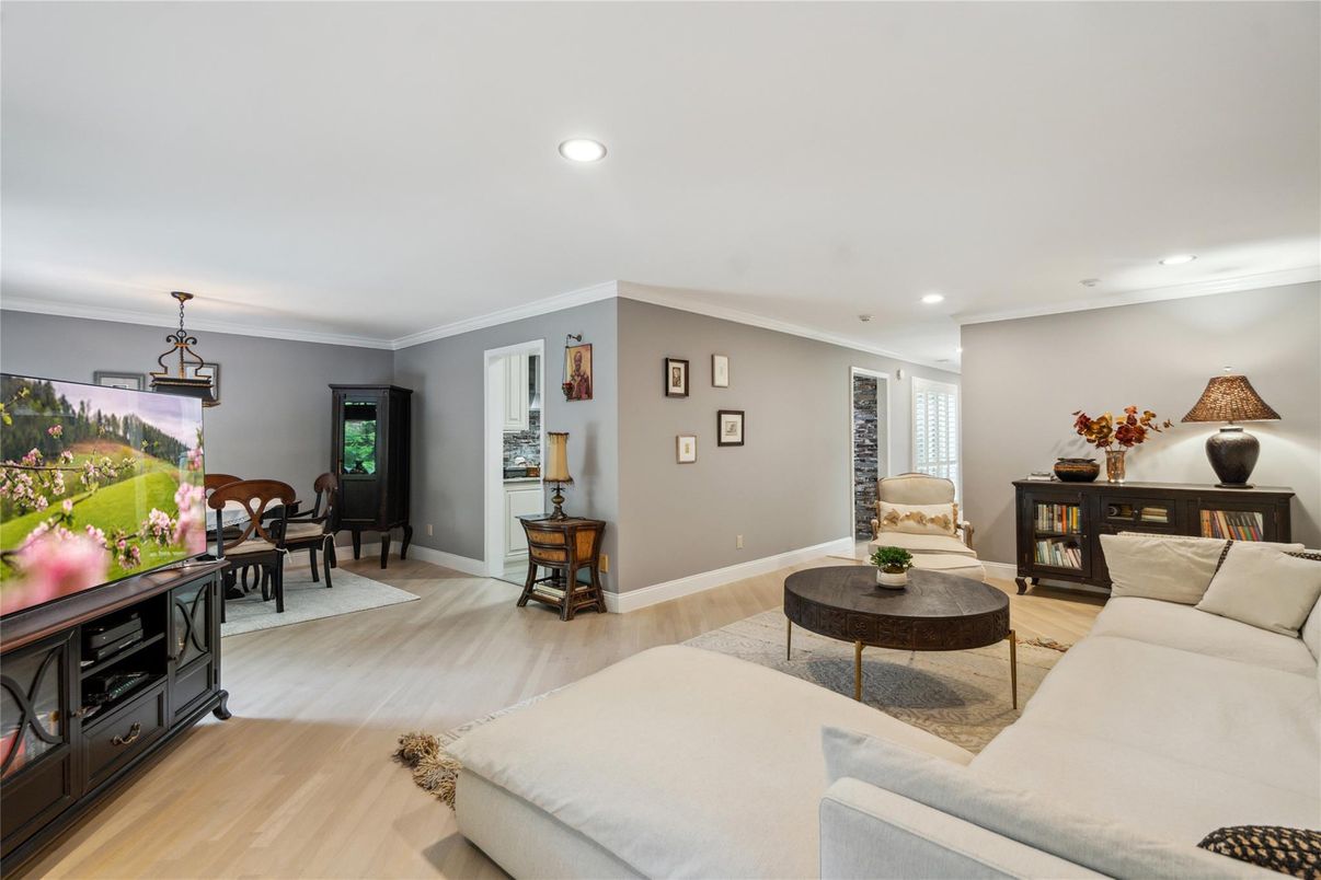 Dining room, Interior, Living room, Recessed Lighting, Wood Texture Flooring