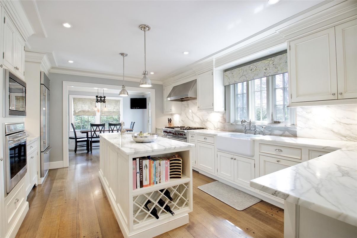 Dining room, Interior, Kitchen, Marble Walls, Pendant Lights, Recessed Lighting, Stainless Steel Appliances, Wood Texture Flooring