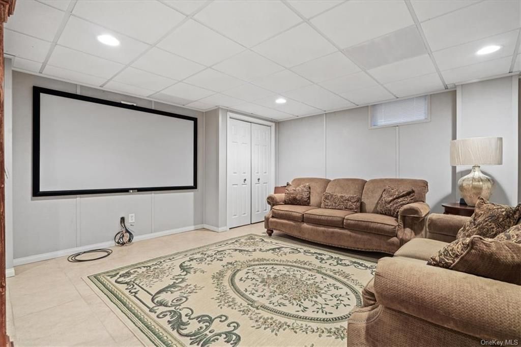 Interior, Projection Screen, Recessed Lighting, Theatre Room