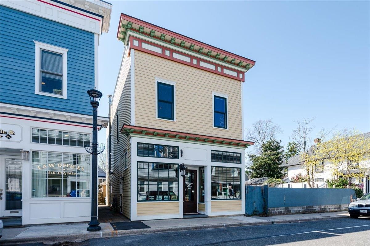 Exterior, Facade, Rowhouse