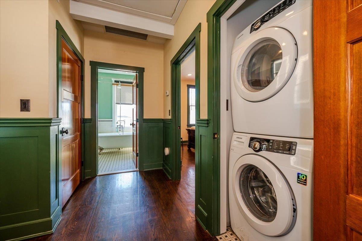 Interior, Utility Closets, Washer, Wood Texture Flooring