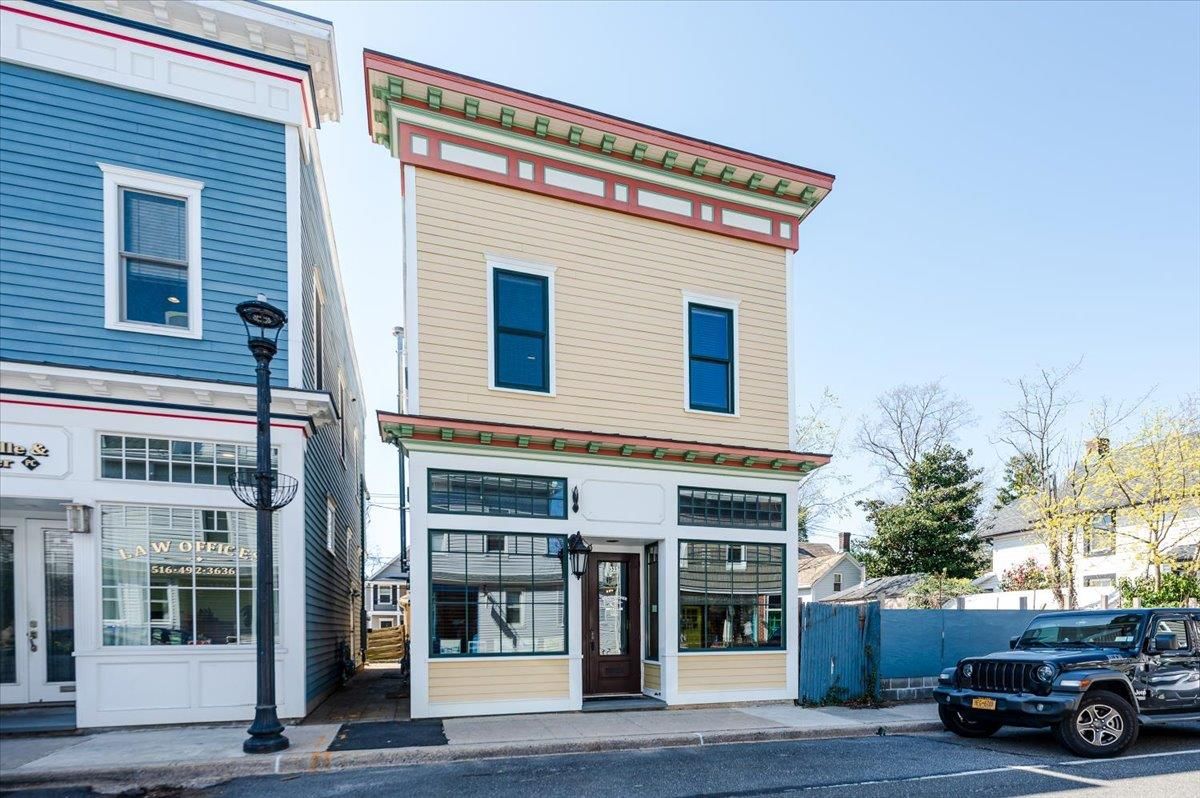 Exterior, Facade, Rowhouse