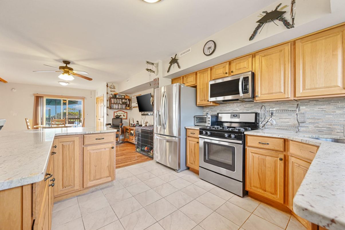 Dining room, Interior, Kitchen, Stainless Steel Appliances, Wood Texture Flooring
