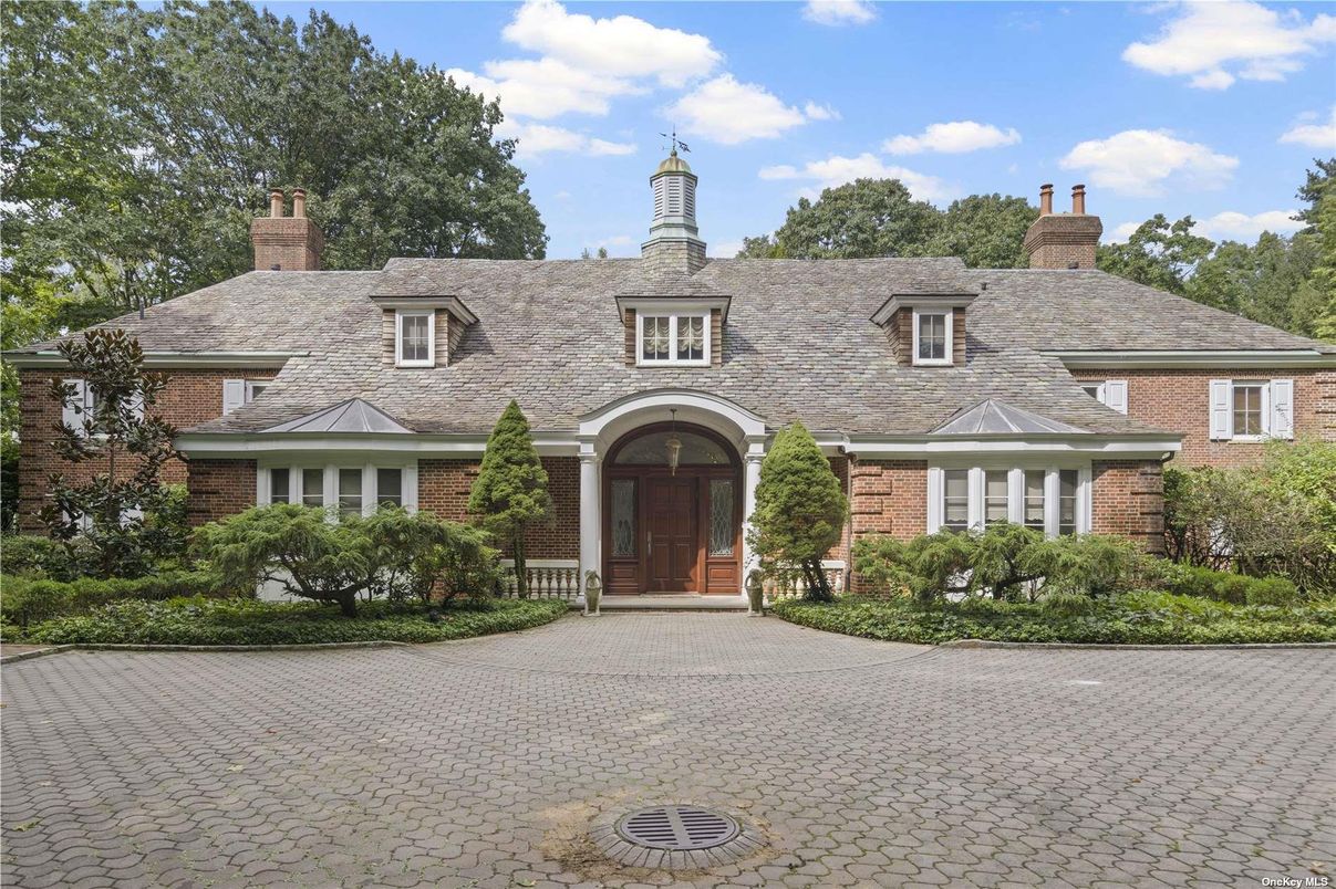 Exterior, Facade, Brick Facade, French Provincial