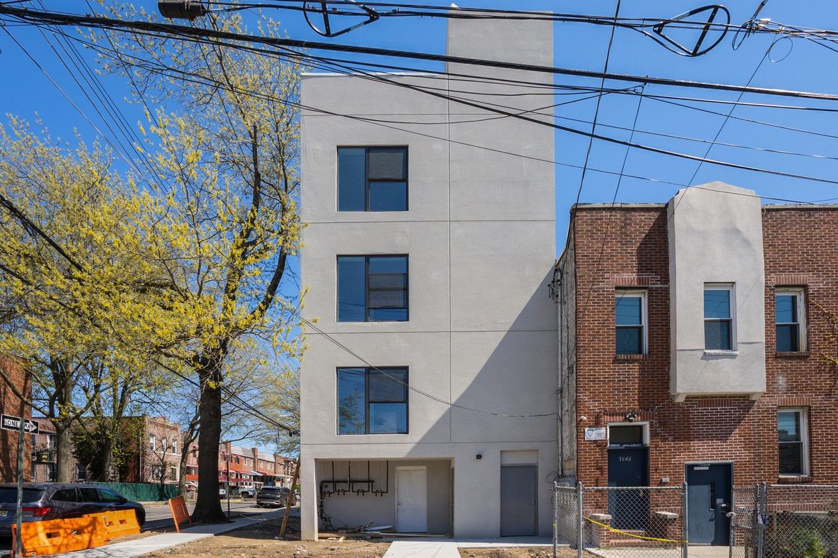 Exterior, Facade, Brick Facade, Rowhouse