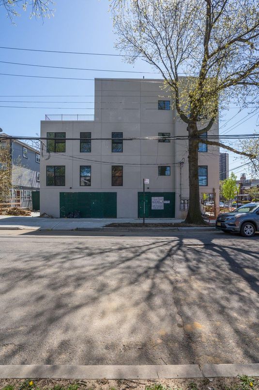 Exterior, Facade, Modern