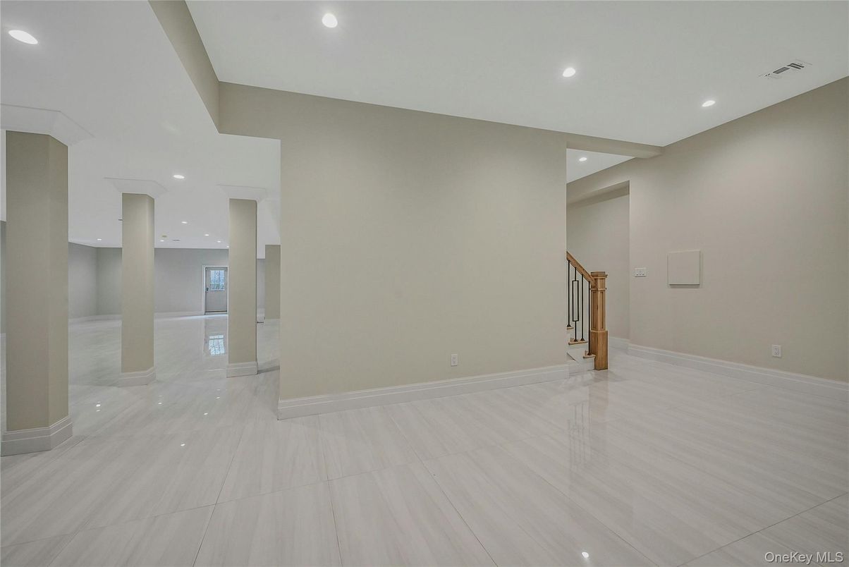 Empty room, Interior, Recessed Lighting