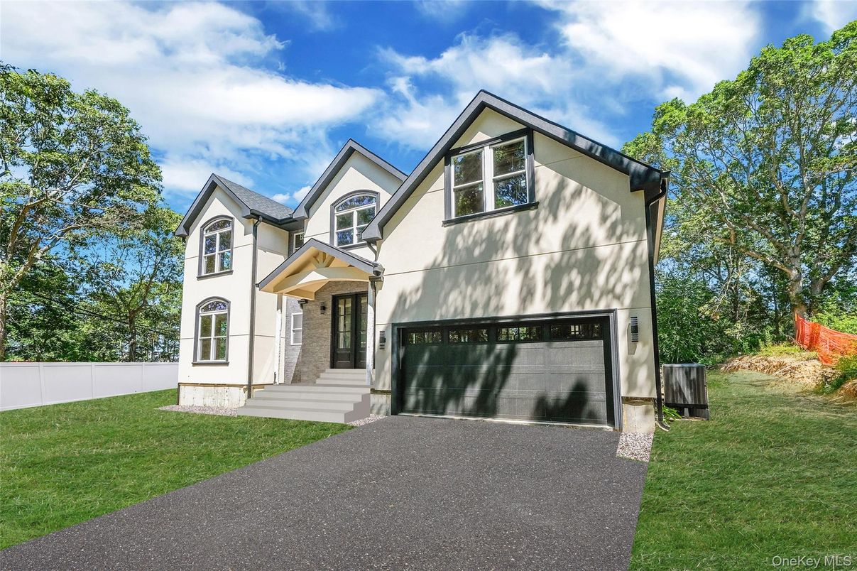 Attached, Exterior, Facade, Queen Anne Victorian