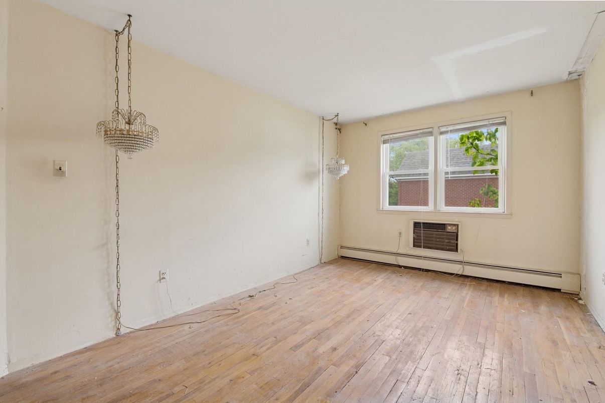 Empty room, Interior, Pendant Lights, Wood Texture Flooring