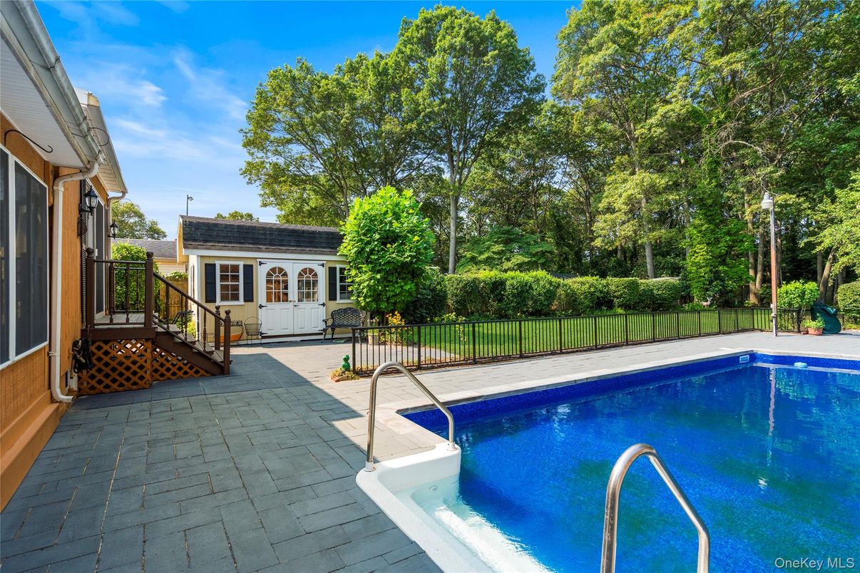 Exterior, Pool