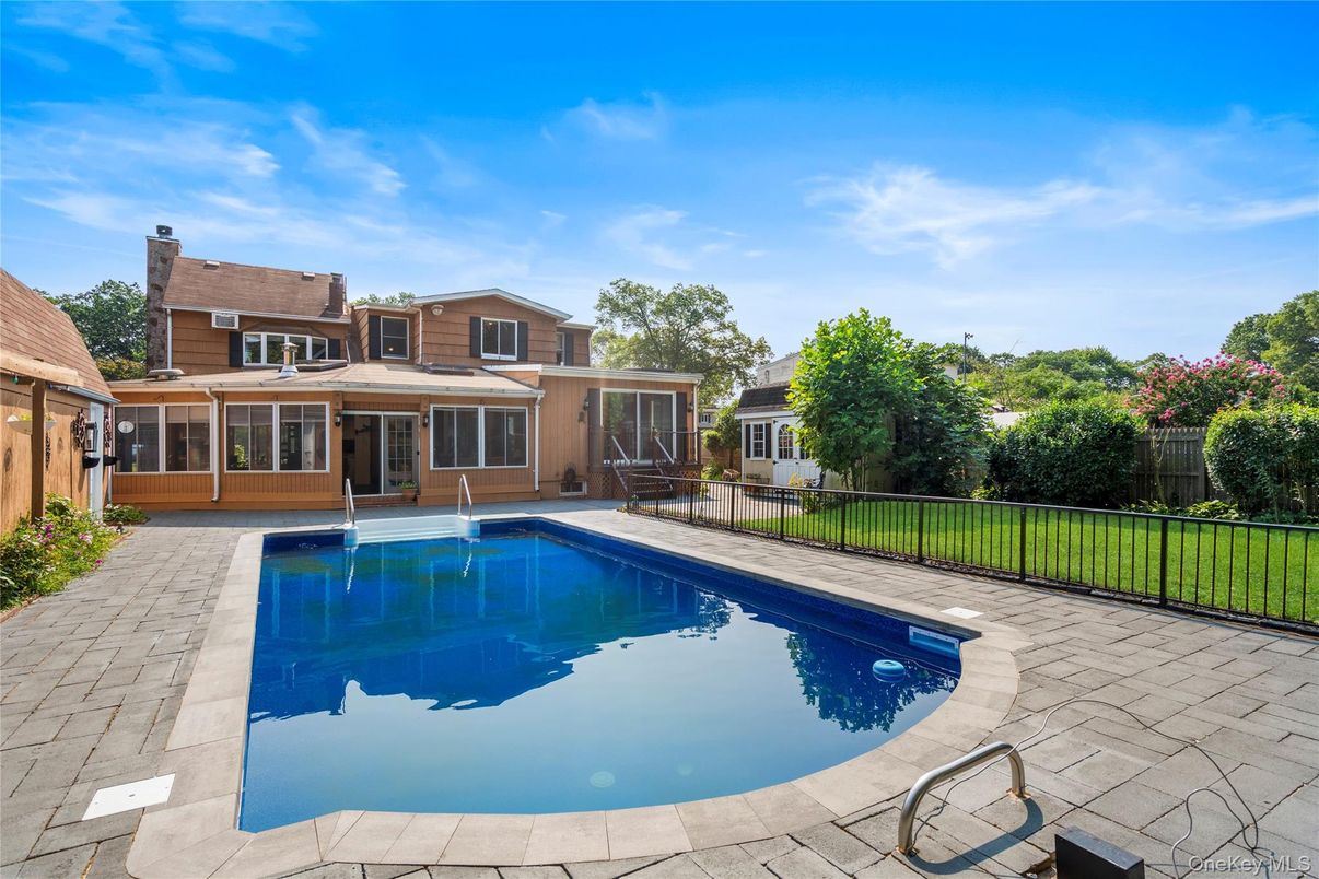 Exterior, Pool