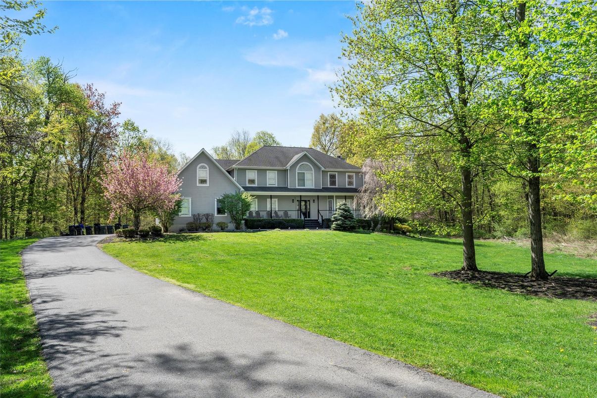 Backyard, Exterior, Facade, Split Level