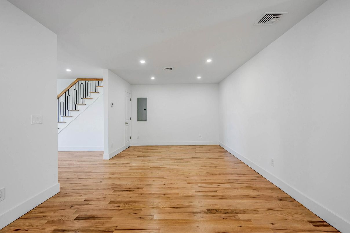 Empty room, Interior, Recessed Lighting, Wood Texture Flooring