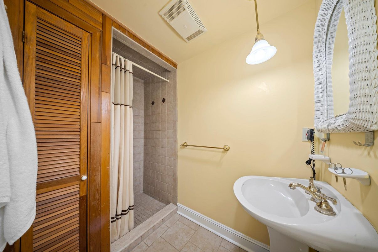 Bathroom, Interior, Pendant Lights