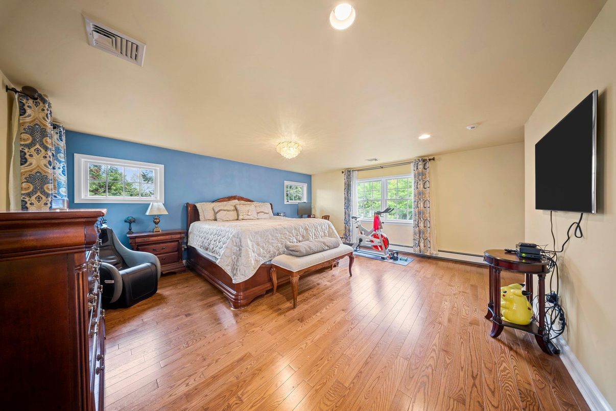 Bedroom, Fitness Equipment, Interior, Recessed Lighting, Wood Texture Flooring