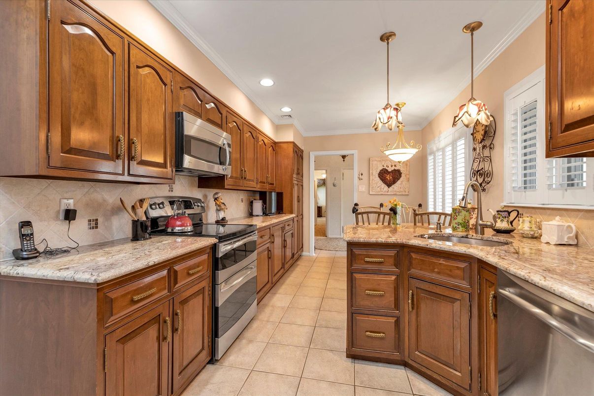 Interior, Kitchen, Pendant Lights, Recessed Lighting, Stainless Steel Appliances