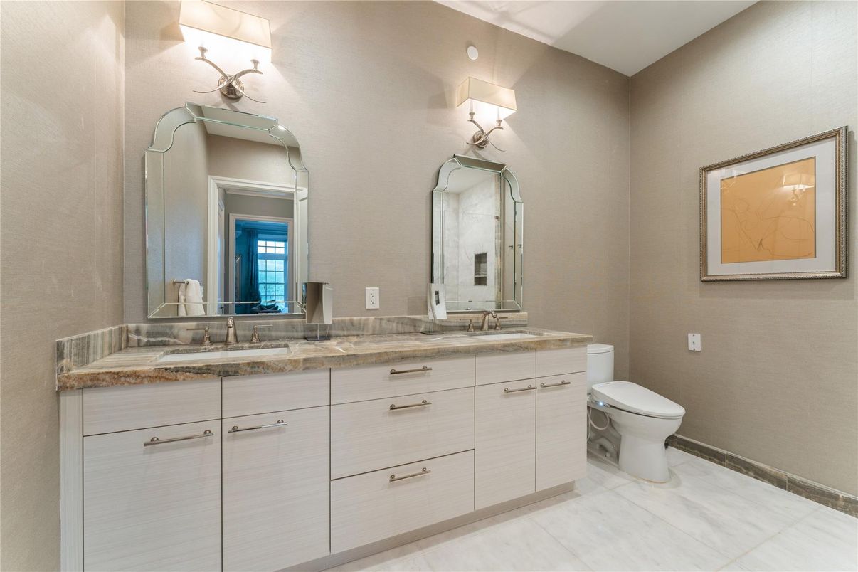 Bathroom, Dual Sink Vanities, Interior