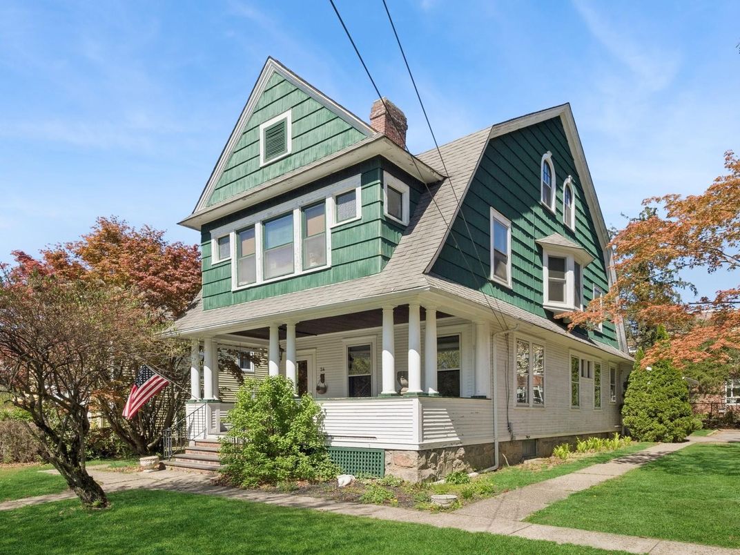 Exterior, Facade, Queen Anne Victorian