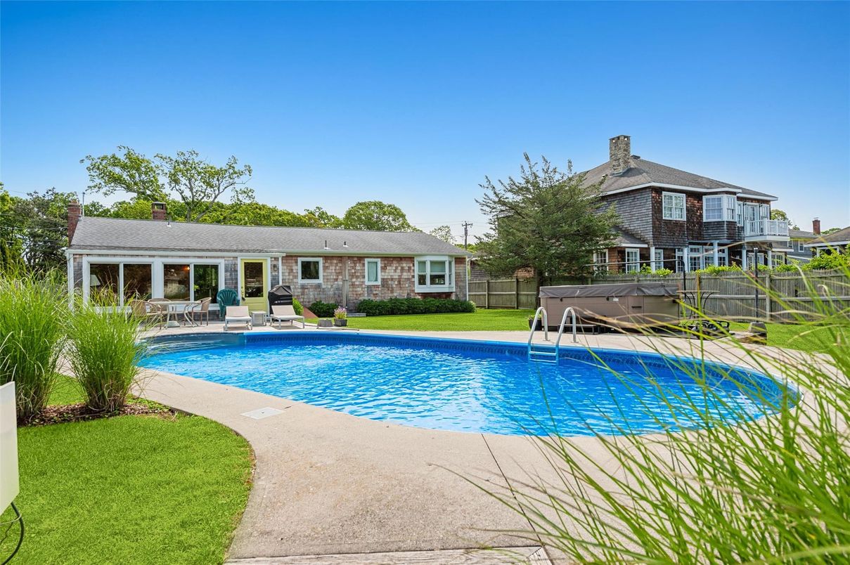 Exterior, Pool