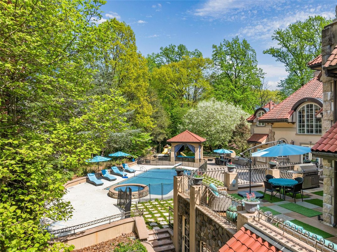 Exterior, Pool