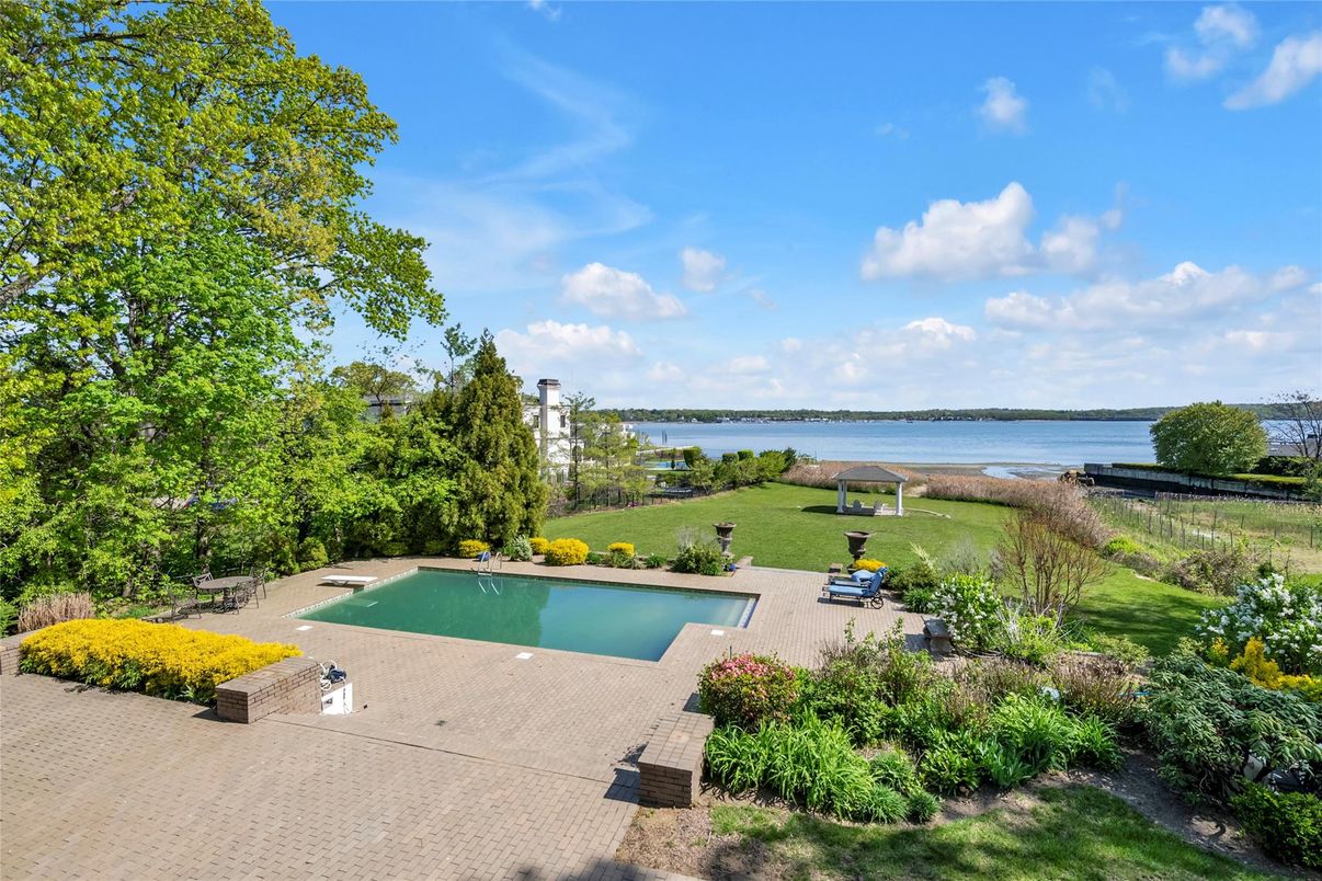 Exterior, Pool, Water