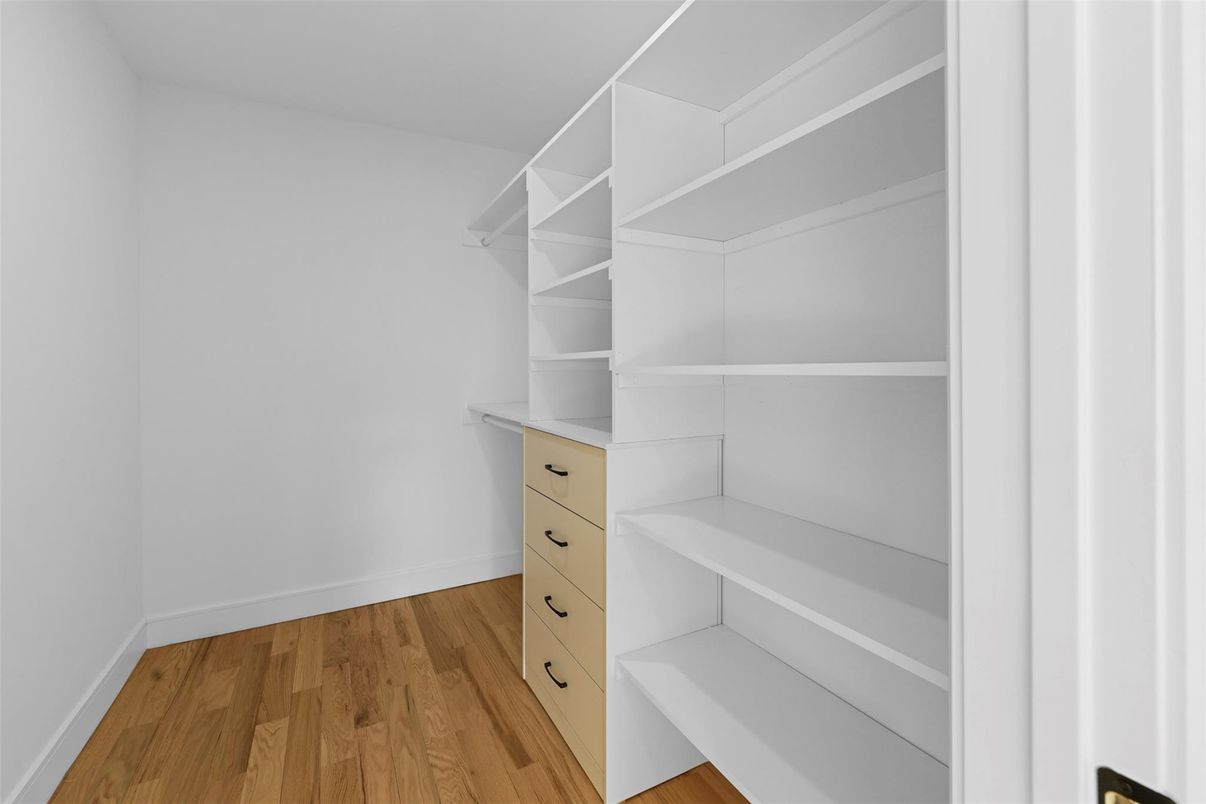 Interior, Walk-in Closets, Wood Texture Flooring
