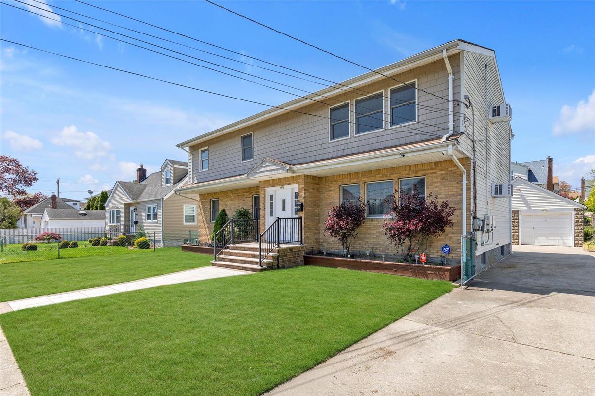 Detached Garage, Exterior, Facade, Brick Facade, American Foursquare