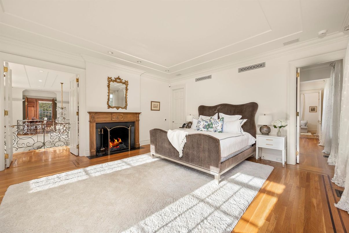 Bedroom, Fireplace, Interior, Recessed Lighting, Wood Texture Flooring