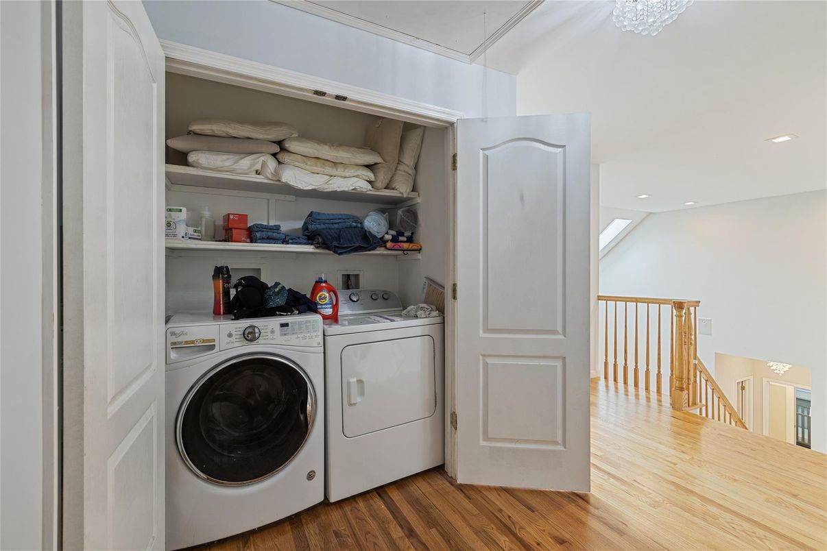 Interior, Recessed Lighting, Utility Closets, Washer, Wood Texture Flooring