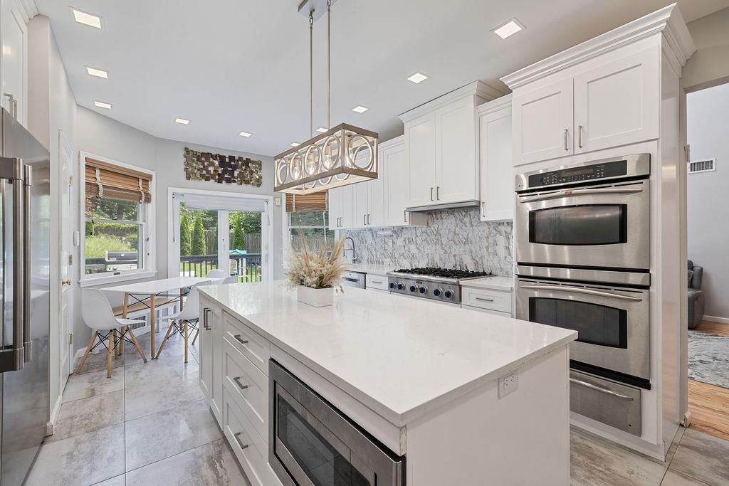 Dining room, Interior, Kitchen, Pendant Lights, Recessed Lighting, Stainless Steel Appliances