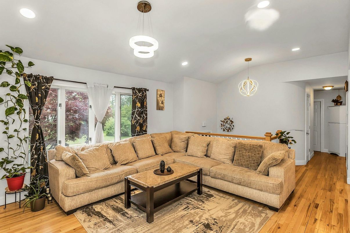 Interior, Living room, Pendant Lights, Recessed Lighting, Wood Texture Flooring